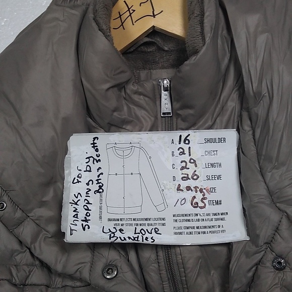 Women's Large DKNY Down Filled Quilted Puffer Coat. Full zip with snap button. - Picture 9 of 9